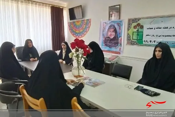 تجلیل از دختران بسیجی میانه ای به مناسبت دهه کرامت و روز دختر
