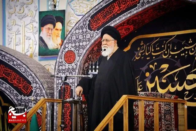 منکر یک ناهنجاری اجتماعی است و باید با قدرت جلوی آن را گرفت