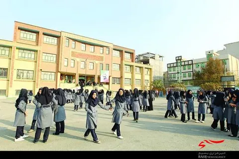 دریافت کمکهای مردمی اجباری برای ثبت نام در مدارس