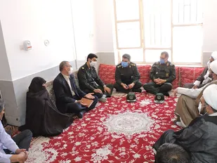 دیدار فرمانده سپاه انصار الرضا (ع) با خانواده شهید "محمد رضا بابا سلطانی" در سرایان