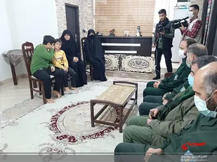 حضور فرمانده سپاه کربلا در منزل شهید مدافع حرم &laquo;محمود رادمهر&raquo;