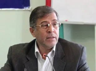 سم&zwnj;پاشی درختان نهاوند با آغاز فصل گرما