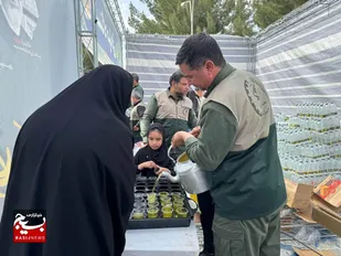 خدمات رسانی گروه&zwnj;های جهادی خراسان جنوبی در مراسم تشییع شهید جمهور/ بیش از ۱۰۰ هزار پذیرایی انجام شد