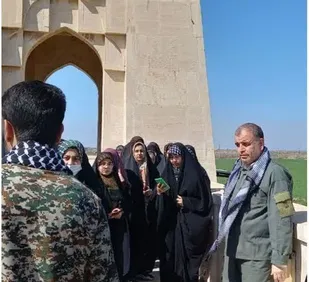 &laquo;دهلاویه&raquo; یادمان دلیرمرد چریک/ دانش&zwnj;آموزان دختر پیشوایی با حضور در يادمان دهلاويه با آرمان&zwnj;های شهدا تجديد ميثاق کردند