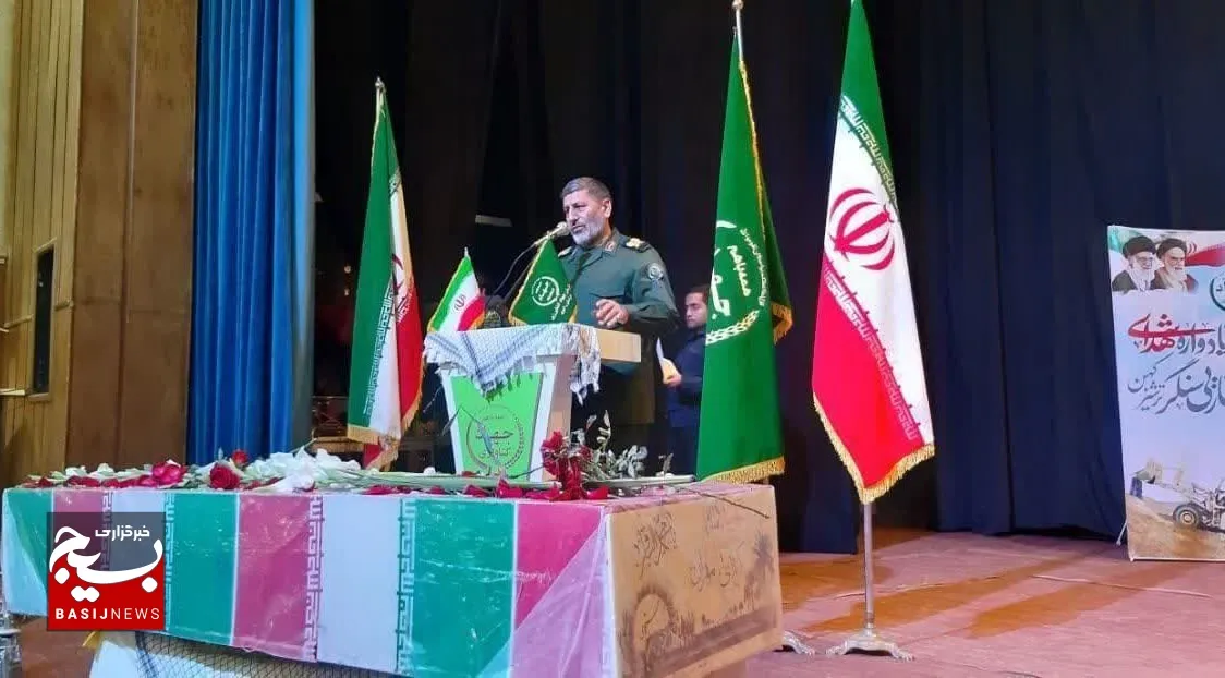 اتصال خودمان را با شهدا حفظ و درد دین داشته باشیم/گره‌گشایی از کار امت اسلام، خصیصۀ شهدا است