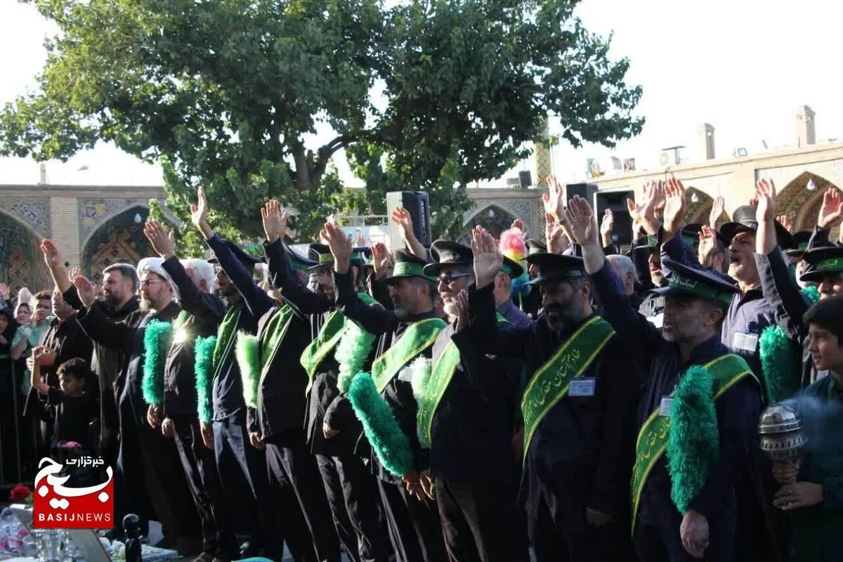  

تعویض پرچم سیاه گنبد منور امامزاده حسین(ع) همزمان با حلول ماه ربیع‌الاول