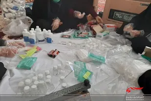بسته بندی بیش از۵۰۰پک بهداشتی  توسط حوزه مقاومت بسیج حضرت زینب(س) دهاقان