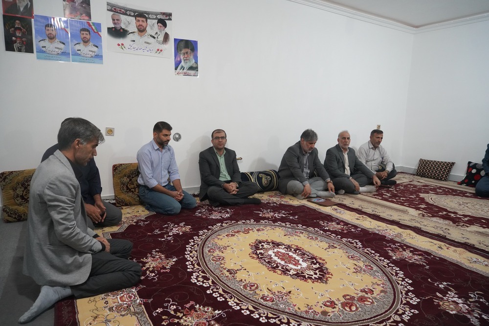 تجلیل مدیرعامل صندوق ذخیره بسیجیان کشور از خانواده شهدا در یاسوج