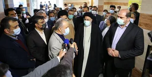 حضور رئیسی در بومهن و دستور تکمیل بیمارستان نیمه&zwnj;کاره این شهر