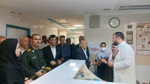 مسئولان شهرستان باغملک با حضور در بیمارستان شهید طباطبایی از پرستاران تجلیل کردند