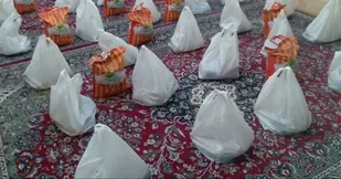 توزیع بسته های معیشتی توسط رزمندگان و بسیجیان گردان ۱۲۰حضرت امام حسین علیه السلام
