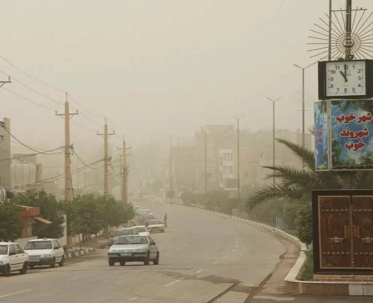 منشا دود در آسمان ماهشهر خارج از شهرستان است