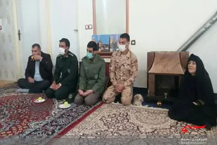 دیدار مسئولین بخش زرین دشت نهاوند با خانواده شهید &laquo;احمدوند&raquo;