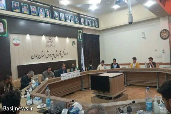 دشمن به دنبال تعطیل کردن مدارس است
