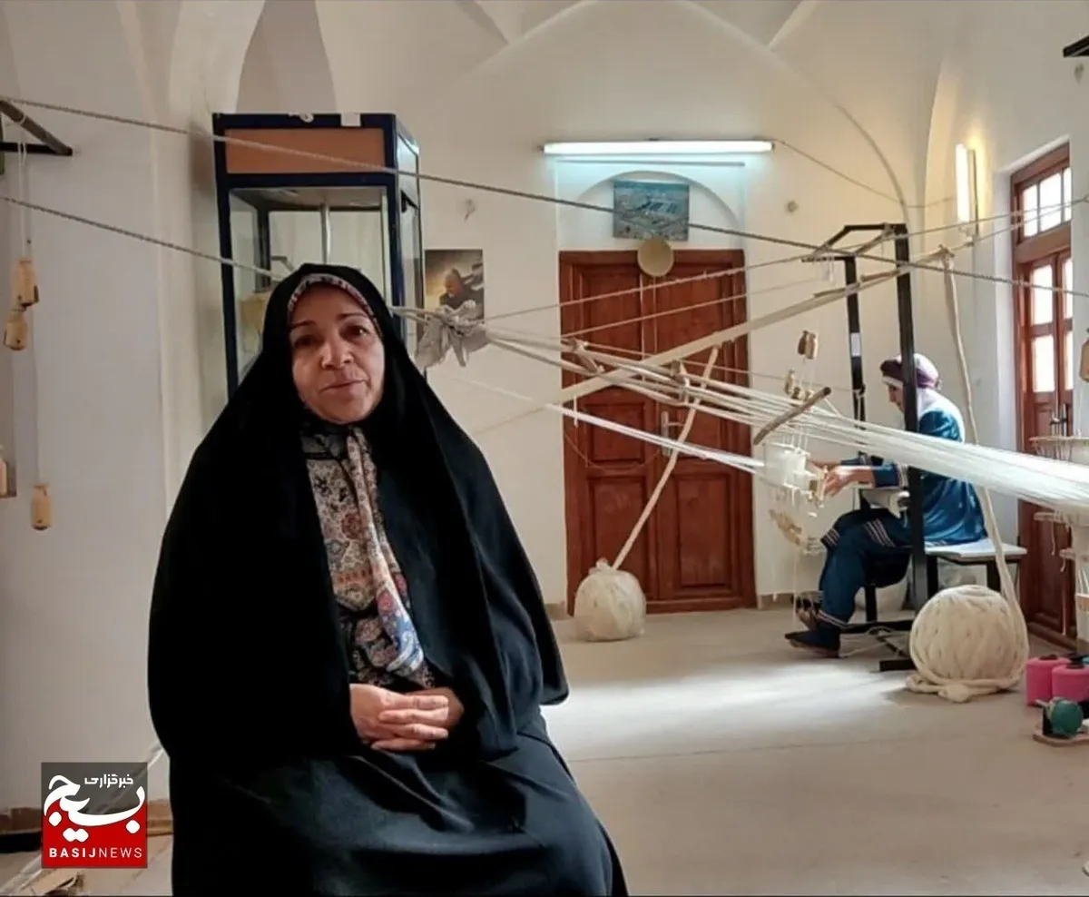 بانوی کارآفرین روستای خراشاد
هنردستیِ که با پشتکار و تلاش بانوان از تاروپود دارِ توبافی روستای خراشاد به ثبت جهانی رسید/ معرفی فرهنگ اصیل ایرانی اسلامی در خارج از کشور با محصولات توبافی