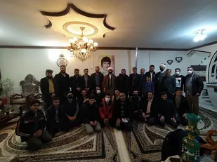 دیدار جمعی از رزمندگان و بسیجیان گردان ۱۰۹ امام حسین(علیه السلام) با خانواده شهید جاویدالاثر عبدالنبی آبرویی