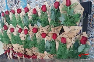 اهدا گل به پاس تشکر از مجاهدان امنیت در زاهدان
