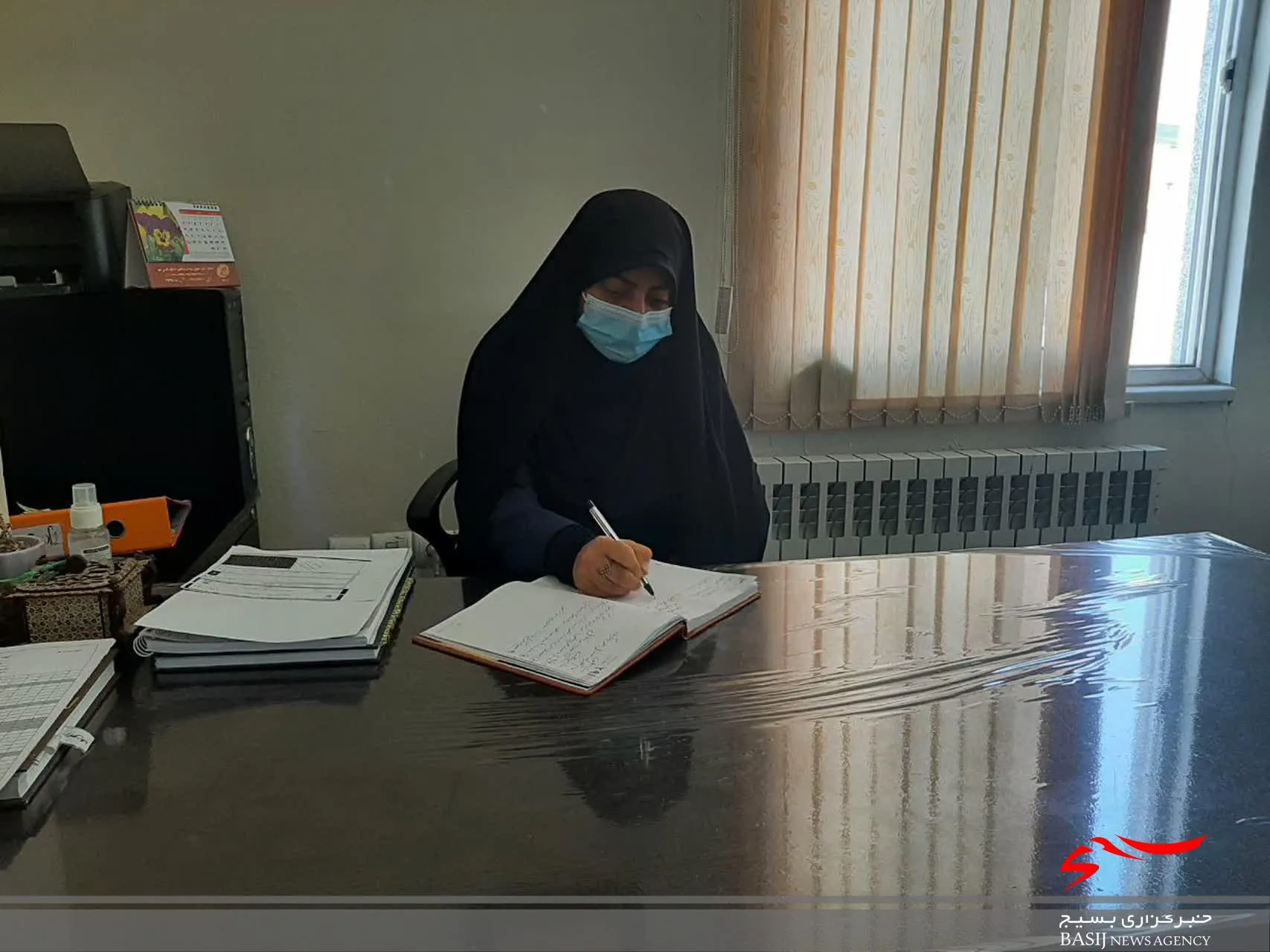 آثار حجاب و عفاف در جامعه تبیین شود