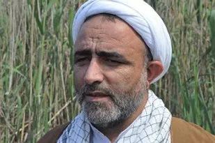 مسئولین جامعه باید با عملکردشان برای مردم الگو باشند