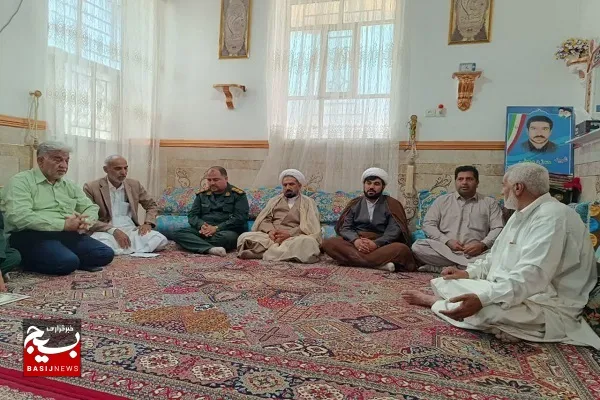 دیدار با خانواده اولین شهید دفاع مقدس سراوان