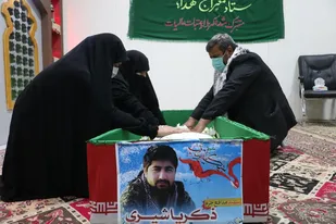 پس از 5 سال پدر و مادر شهید شیری فرزندشان را به آغوش کشیدند