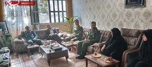 دیدار سردار حیدرنیا، با خانواده شهیده فاطمه صالحی