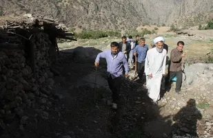 باید برای برای مردم روستای دهدلی حتما جاده زده شود