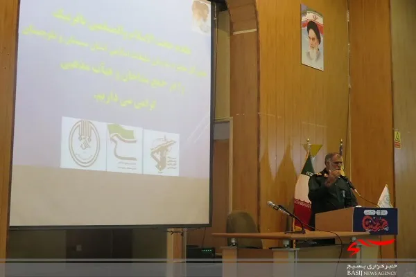 مداحان به عنوان تریبون دارن جامعه باید حقانیت جمهوری اسلامی را با جهاد تبیین به گوش جهانیان برسانند