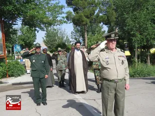 صبحگاه مشترک توپخانه 44 ارتش و سپاه خمینی شهر