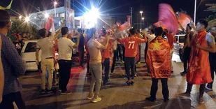 تجمع هواداران پرسپولیس و ترافیک شدید در اطراف ورزشگاه تختی جم