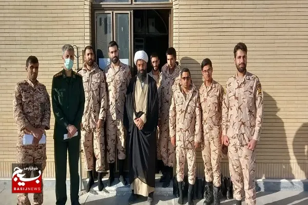اهدای هديه شهيد سلیمانی به سربازان تشخیصی سپاه زابل