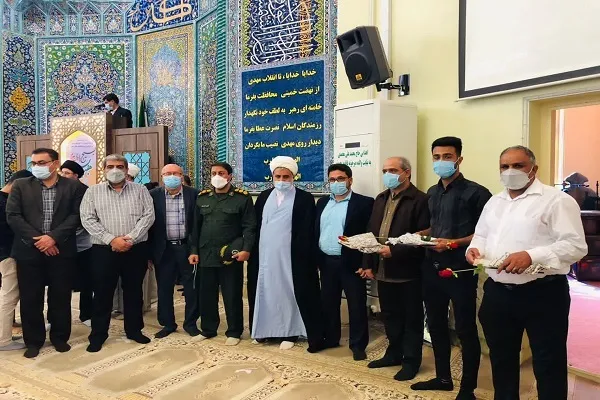 از کاسبان با انصاف وتولیدکنندگان موفق شهرستان در نماز جمعه تجلیل شد