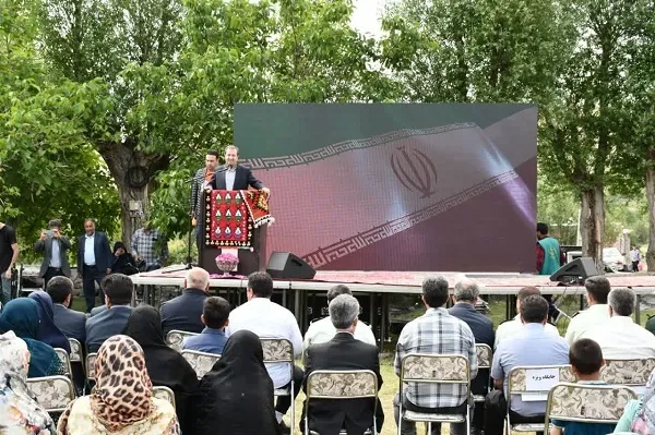برگزاری جشنواره گل‌محمدی عنصرود در آذربایجان شرقی