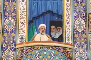 خطیب جمعه ایلام: بازنگری در شاخص&zwnj;های اشتغال و تسهیل ازدواج جوانان ضروری است