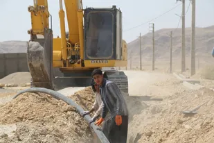 احداث شبکه آب روستای سرتنگ زعفرانی مهران کلید خورد