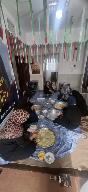 اینبار بانوان رازمیانی کولاس&zwnj;هایی با طعم مقاومت را تقدیم رزمندگان کردند
