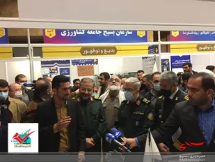 بازديد رئيس ستاد کل نيروهاي مسلح از غرفه نخبگان لردگانی