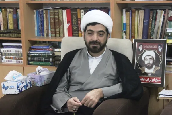 باید فرهنگ شهادت را در جامعه گسترش داد/ تفکر ارزشی و معنوی مایه نجات مملکت است