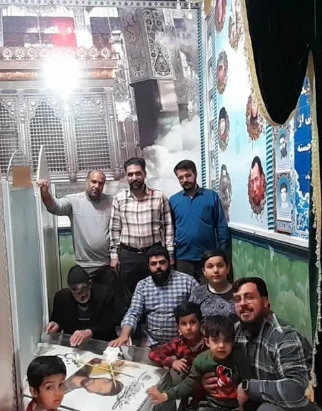 برگزاری جلسه بصیرتی خانوادگی در کنار مزار شهید مدافع حرم محسن حججی