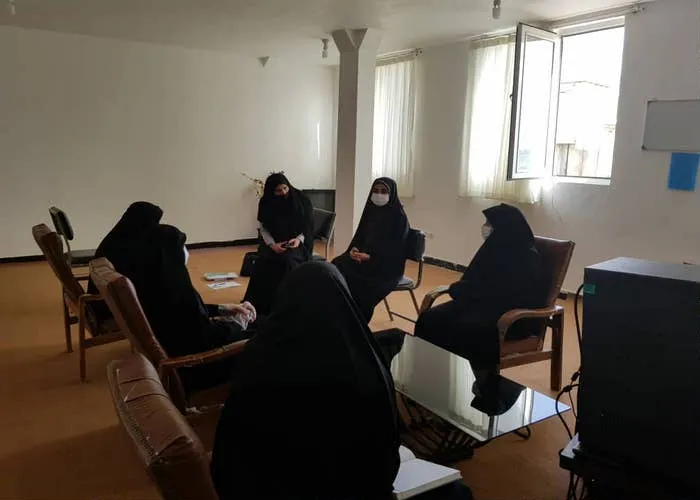 برگزاری جلسه حلقه مربیان بسیج جامعه زنان سپاه ناحیه چرداول با موضوع بررسی آسیب های اجتماعی