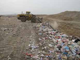 روزانه ۲۵۰ تن زباله در چاله ابوزیدآباد آران و بیدگل دفن می شود