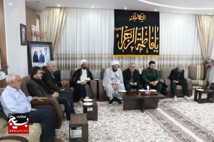 حضور جمعی از بسیجیان حوزه شهید رجایی در منزل خانواده شهیده زهرا حسنی