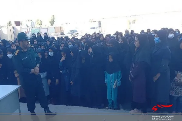 امروزه دانش آموزان ، جوانان و مدارس مهمترین اهداف دشمن برای تهاجم فرهنگی هستند