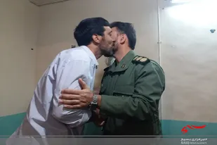 دیدار فرمانده سپاه ملایر با خانواده شهید &laquo;حق گو&raquo;