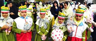 &laquo;فریاد عروسک&zwnj;ها&raquo; در شهرستان فیروزکوه برای محکومیت کودک&zwnj;کشی در غزه