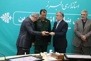تجلیل از کارمندان نمونه به همت سازمان بسیج ادارات البرز