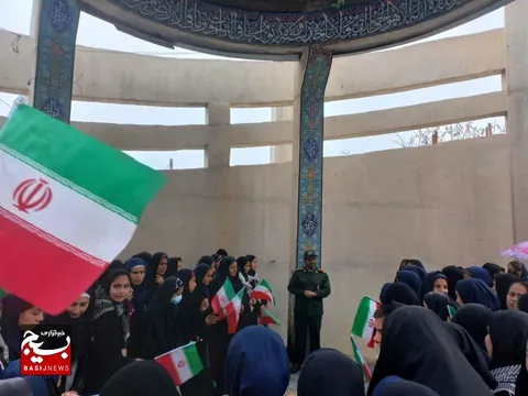 غبار روبی گلزار شهدا همزمان با هفته بسیج در شهرستان فارسان چهارمحال  و بختیاری