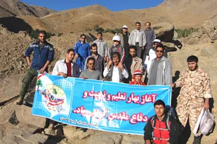 کوهپیمایی بسیجیان و کارکنان آموزش و پرورش ناحیه یک همدان