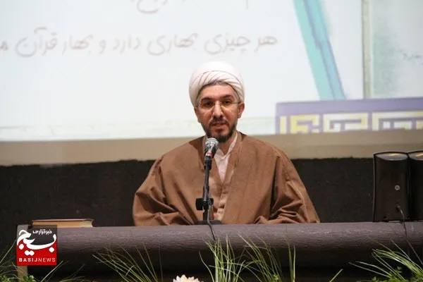 خداوند رمضان را میدان رهایی از این دنیا قرار داده است
