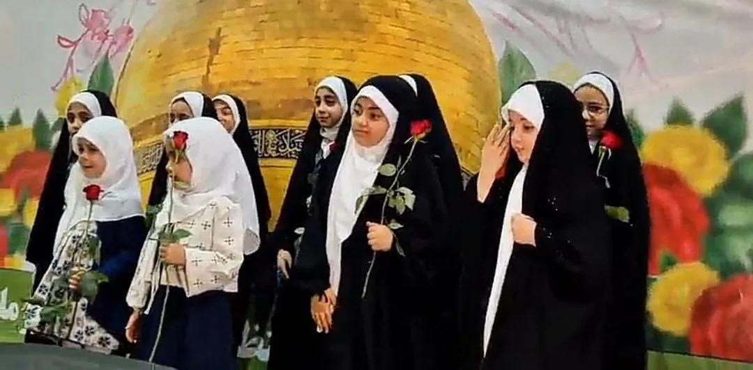 شب میلاد بانوی صبر، میدان امام خمینی (ره) ماهشهر را نورباران کرد